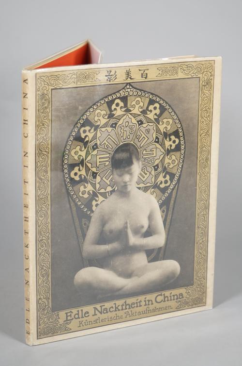 VON PERCKHAMMER, Heinz (1895-1965, photographer).  Edle Nacktheit in China. Berlin: Eigenbrodler-Verlag, [1928]. 4to (272 x 205mm). 31 full-page photo