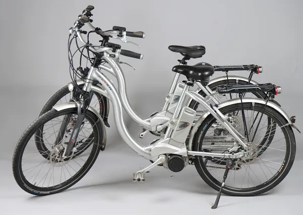Flyer, two electric bikes, (lacking keys), wheel size 26 inches, (a.f.).