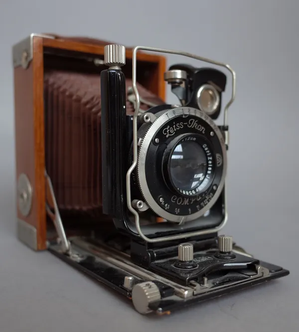 A Zeiss Ikon Tropen Adoro camera, circa 1930, with teak body and folding mechanism.