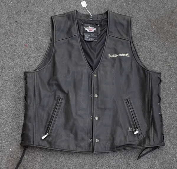 Harley Davidson; a leather waistcoat, sixe 2XL, bomber jacket 'Harley Davidson of Saudi Arabia', size 2XL, silk shirt 'Screamin' Eagle performance par
