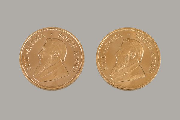 Two Krugerrands 1975 and 1982, (2). Illustrated