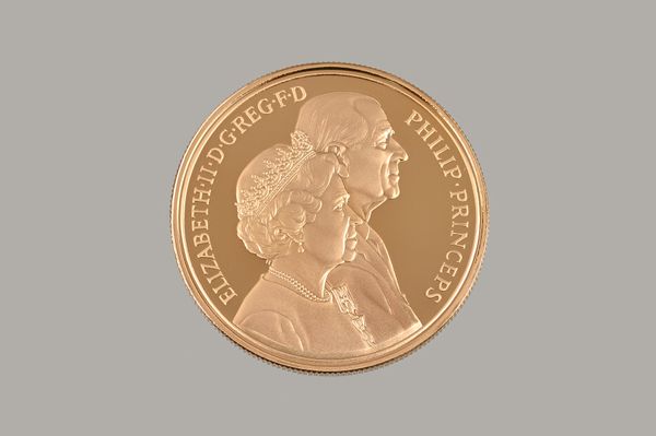 A United Kingdom gold proof five pounds crown 1997, commemorating The Golden Wedding Anniversary of The Queen and Prince Philip, with a Royal Mint num