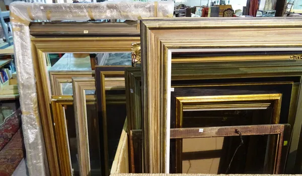 A large quantity of 19th / 20th century and later picture frames of various sizes, including gilt gesso, gilt and ebonised, silvered and others, the l