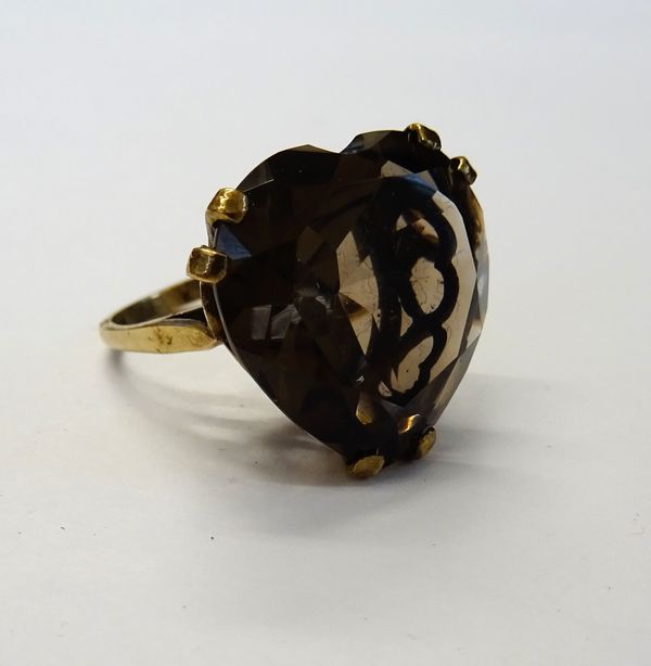 A 9ct gold and smoky quartz single stone ring, claw set with a heart shaped smoky quartz, ring size L.