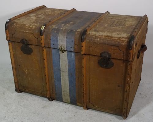 An early 20th century canvas and bentwood luggage trunk, 100cm wide x 68cm high.