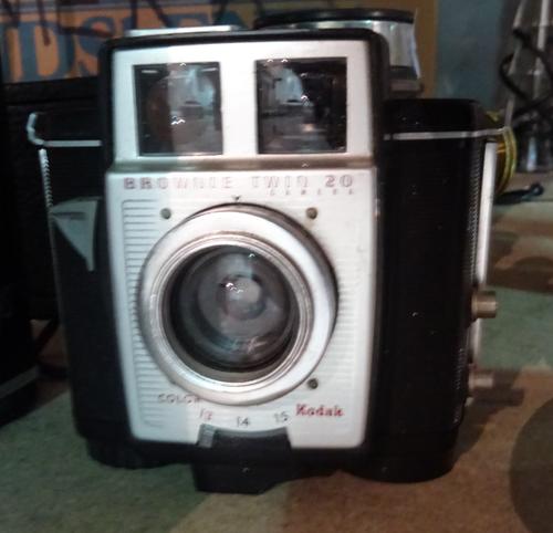 Photography interest, comprising; assorted cameras including Kodak, Brownies and box cameras, (qty).