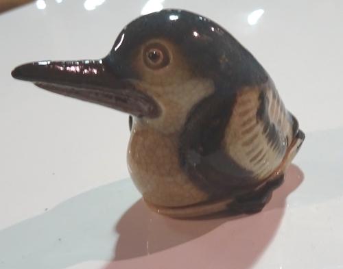 A Japanese pottery Ninsei-style incense box,late 19th/ 20th century, in the form of a kingfisher, 5.5cm. high, with signed box with long inscription i