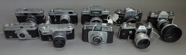 A quantity of vintage cameras including; Contax D, Contaflex, Ilford Sportsman, Yashica D, Ikoflex, Rolleiflex, Rolleicord, Minolta A5, Exaleta Varex,