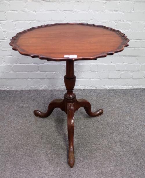 A George III mahogany pie-crust snap top tripod occasional table, 65cm diameter x 70cm high.
