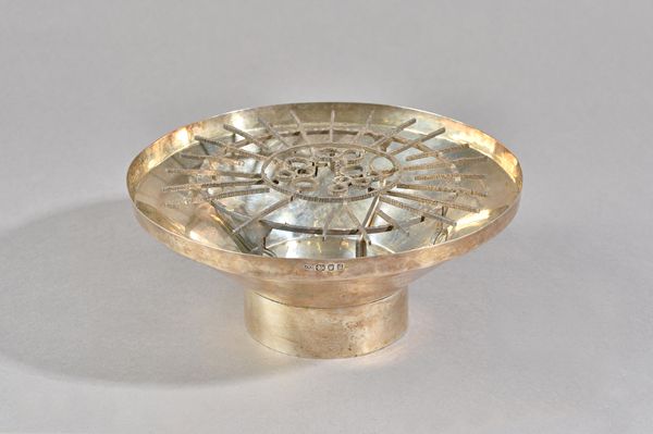 A silver bowl of circular tapering form, diameter 23cm, with a silver drop in flower divider, London 1971, makers mark JMH, weight 628gms.