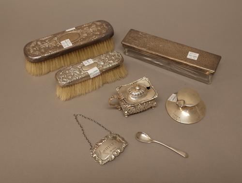 Silver and silver mounted wares, comprising; two clothes brushes, a lidded glass rectangular toilet box, a small circular inkwell, Birmingham 1907, a
