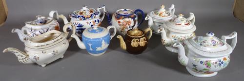 Ceramics, comprising; 19th century and later teapots, including an Imari pattern teapot, a majolica teapot and sundry, (qty).  S1M