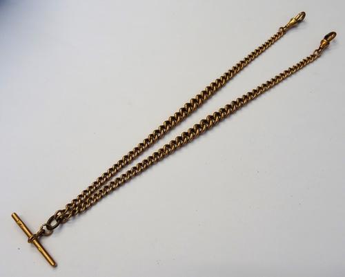 A gentleman's 9ct gold graduated curb link watch Albert chain, with a 9ct gold T bar and two 9ct gold swivels (note: base metal collecting ring to the