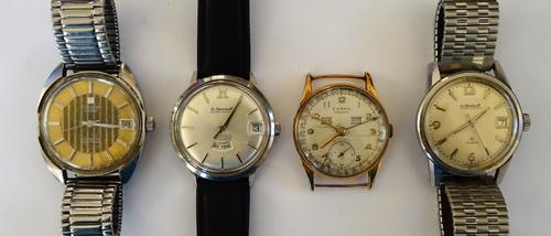 A Corda gold cased gentleman's wristwatch, the signed dial with apertures for day of the week and month of the year and with outer date of the month a