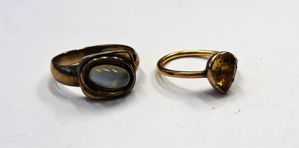 A Georgian gold ring, mounted with a foil backed, pear shaped topaz, the back glazed with a locket compartment, ring size G and a half and a Georgian