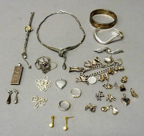 A white gold and diamond ring, mounted with a row of baguette diamonds to the centre, between two rows of circular cut diamonds, detailed 18 K 750, a