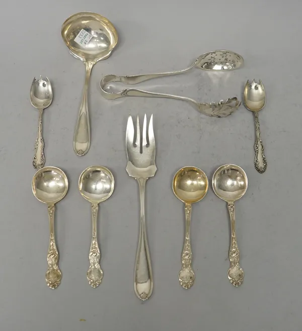 Assorted American sterling silver flatware, assorted dates and makers but mostly in variants of Rococo patterns. 462g. (qty.)