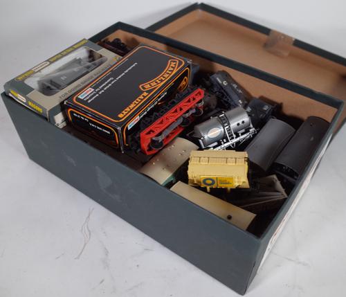 A small quantity of Hornby and other locomotives and accessories.