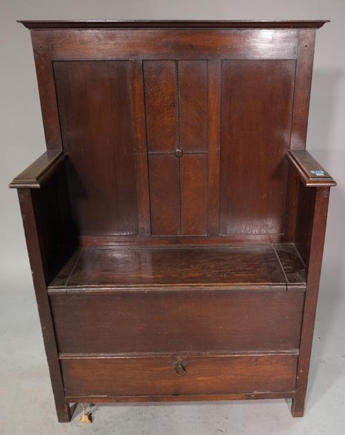 An early 20th century oak miniature settle with lift up seat, 78cm wide x 112cm high.