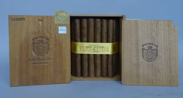 Fifty Punch Royal selection No 1 cigars, cabinet Habano, in original case.