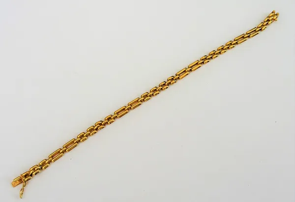 A gold bracelet, in a bar and oval link design, on a snap clasp, detailed 750, length 18.5cm, weight 12.5 gms.