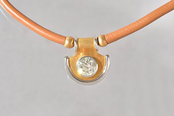 A Kunz of Switzerland gold and pale brown leather collar necklace, the two colour semi-circular front collet set with a large cushion shaped diamond,