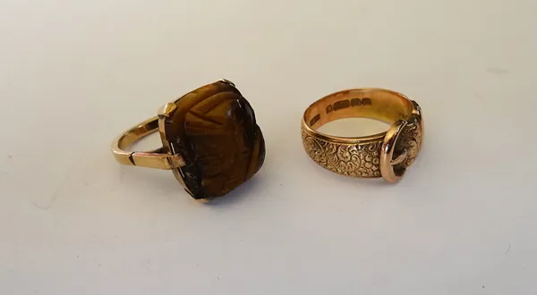 A 9ct gold ring, in a buckle and strap design, having scrolling decoration, Birmingham 1903, ring size O, weight 4.9 gms and a gold and tiger's eye ca