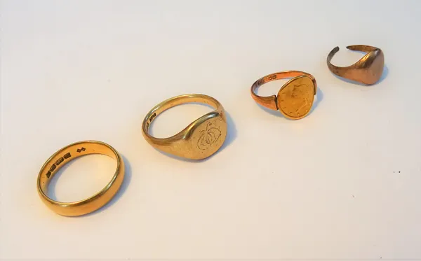 An 18ct gold wedding ring, 5.8gms, a 9ct gold signet ring Birmingham 1942, 7.4gms, a signet ring detailed 10k (broken) 3gms and a 9ct gold ring mounte