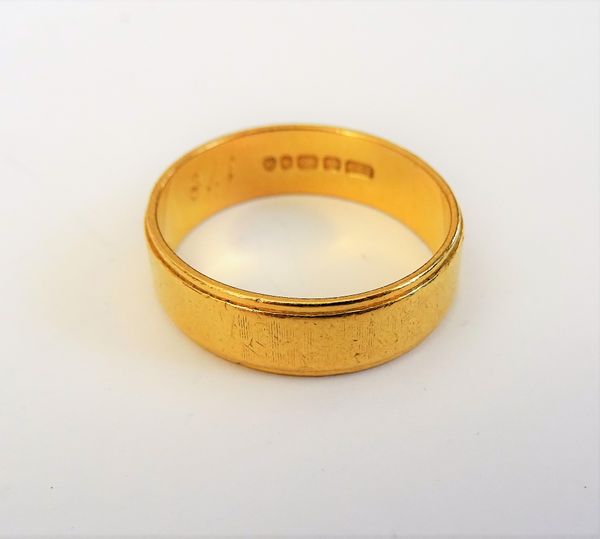 A 22ct gold wedding ring, ring size R, weight 6 gms.