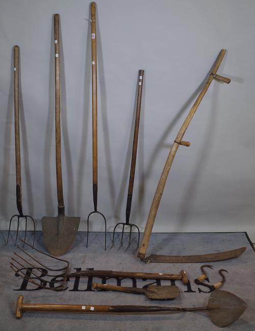 A quantity of 19th century and later farming tools, spades, pitchforks and sundry, (qty).