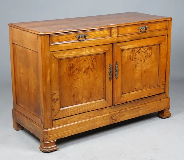 An early 19th century French figured oak buffet with a pair of drawers over panel cupboards on canted ogee bracket feet, 138cm wide x 98cm high.