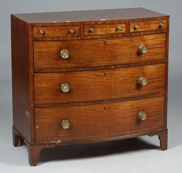 A Regency crossbanded mahogany bowfront chest of three short over three long graduated drawers on bracket feet, 92cm wide x 89cm high.