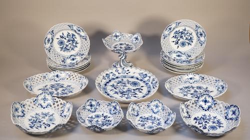 A Meissen 'Onion' pattern dessert service, late 19th century, comprising; a comport, 15.5cm high, two circular pierced dishes, 22cm diameter, two smal