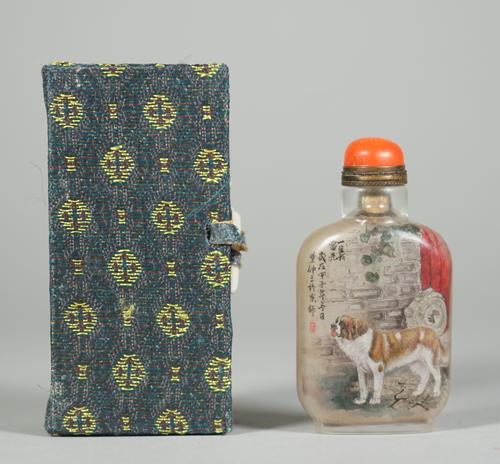 A Chinese inside painted glass snuff bottle, 20th century, painted on one side with a St.Bernard against a wall beside rows of calligraphy, 6.25cm hig