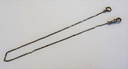 A platinum dress Albert chain, in a twisted bar and oval link design, fitted with a swivel and a T bar, length 33cm, weight 7.6 gms.