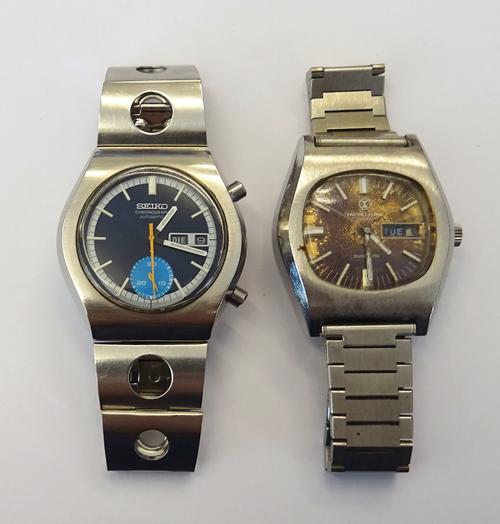 A Seiko Chronograph Automatic steel cased gentleman's wristwatch, the signed dial with baton numerals, day of the week and date of the month aperture,