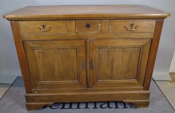 An early 20th century French Beech commode with three frieze drawers over cupboard base on bracket feet, 142cm wide x 104cm high.