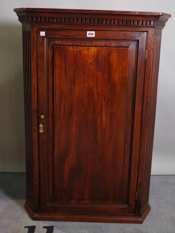 A George III mahogany hanging corner cupboard, 68cm wide x 97cm high.