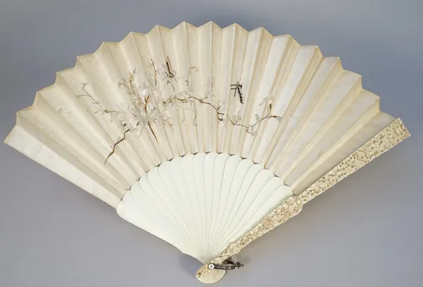 An embroidered fan, circa. 1900, decorated with birds and flowers and Cantonese plain ivory sticks and carved stick guards, 30cm.