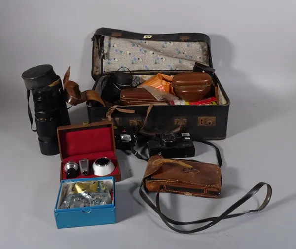 A quantity of early 20th century vintage cameras and accessories, within a leather suitcase, (qty)