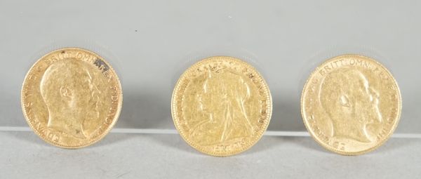 A Victoria old head half sovereign 1895 and two Edward VII half sovereigns 1905 and 1909, (3).