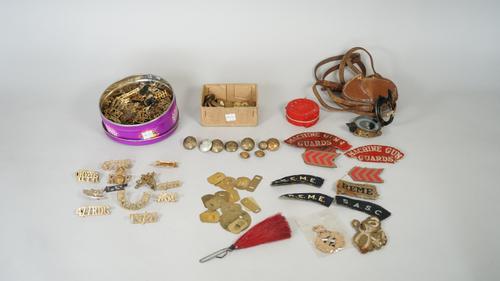 A group of militaria comprising; an M.O.D issue compass, detailed Verner's Pattern VIII and to the back A E T.COOKE & SONS LTD, LONDON & NEW YORK, No
