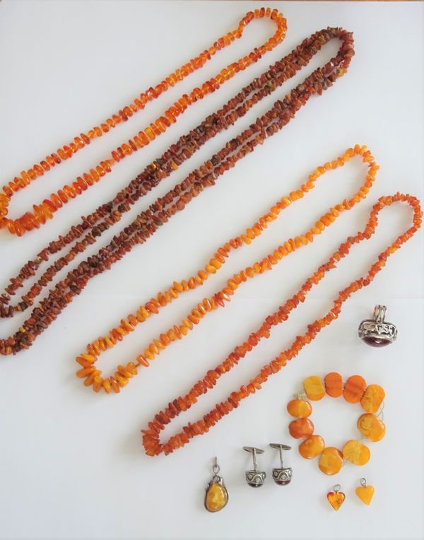 A single row necklace of graduated rough varicoloured butterscotch coloured amber beads, three further amber and reconstituted amber necklaces, a vari