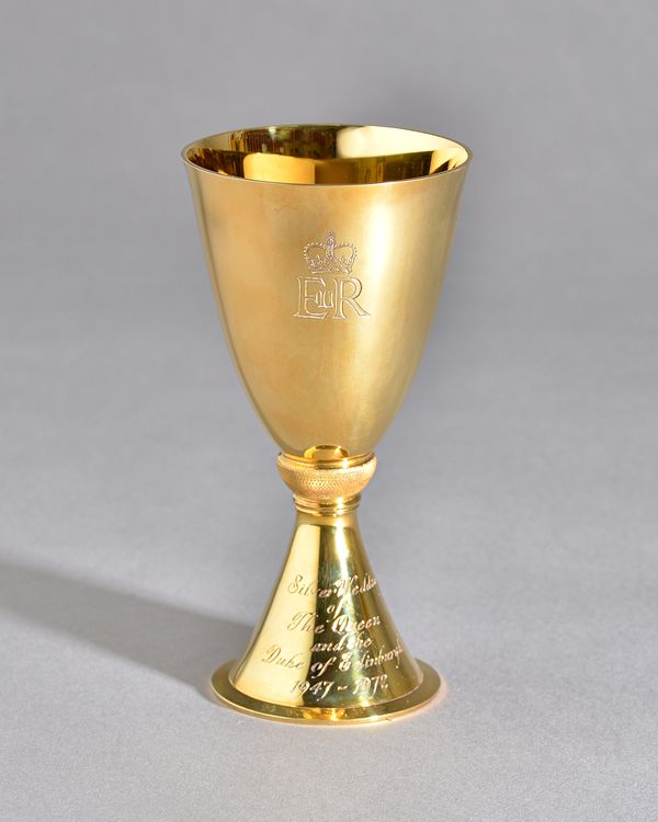 An Elizabeth II 18ct gold Limited Edition Commemorative Goblet, detailed Silver Wedding of The Queen and The Duke of Edinburgh 1947-1972, the body wit