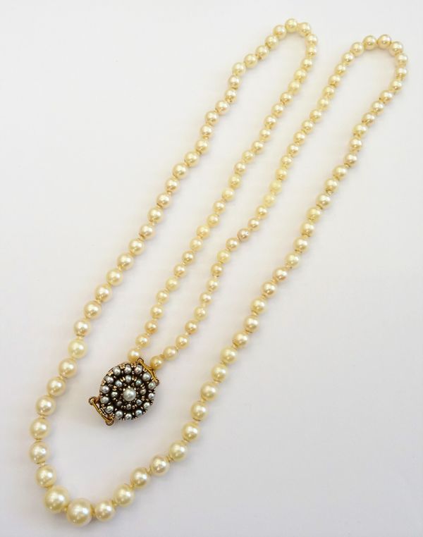 A single row necklace of graduated cultured pearls, on a gold and cultured pearl set cluster clasp, detailed 9CT ZEETA.