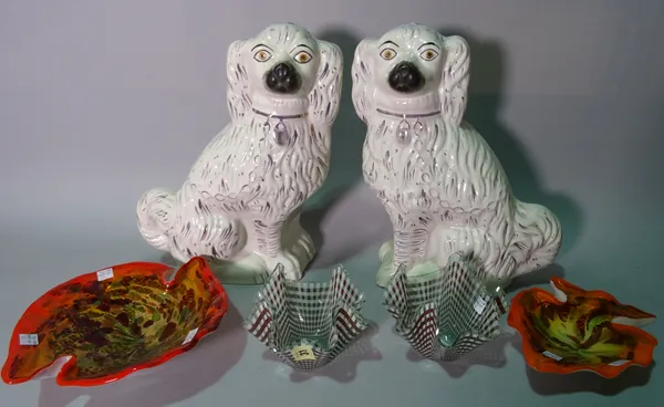 Ceramics, comprising; a pair of 20th century glass folded handkerchief bowls, a pair of Staffordshire dogs and two glass dishes, (6).
