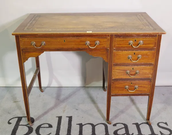 An Edwardian mahogany kneehole desk, with one long drawer and four short drawers, on tapering square supports, 99cm wide x 77cm high.