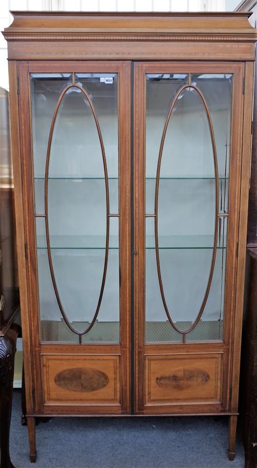 An Edwardian kingwood inlaid mahogany display cabinet, the caddy top over a pair of bevelled glass astragal doors, on tapering square supports, 105cm