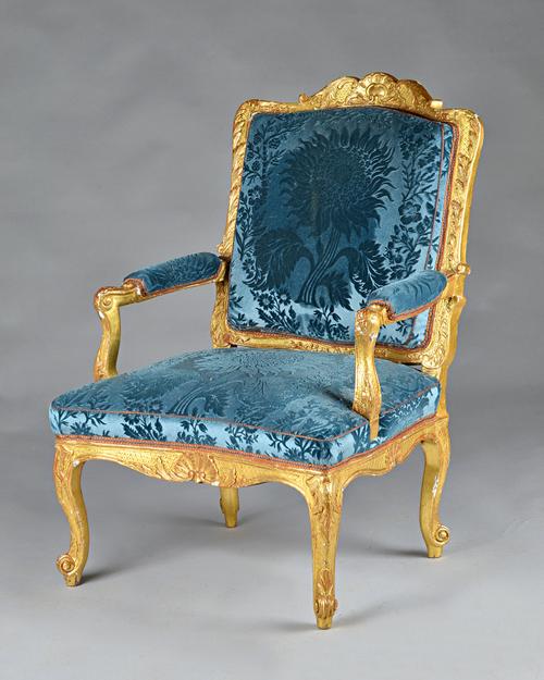 An 18th century French gilt framed open armchair/ fauteuil, with acanthus carved scrolling frame above concave seat and scroll supports, 100.5cm high.