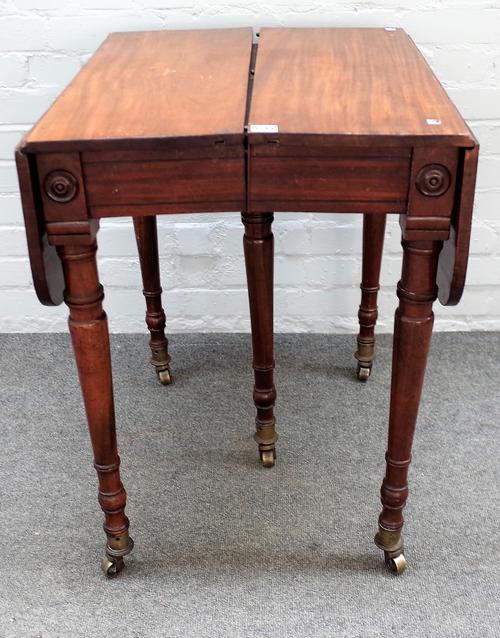 A small Regency mahogany drop flap concertina action extending table, on five turned supports, three extra leaves, 66cm wide x 185cm long extended.